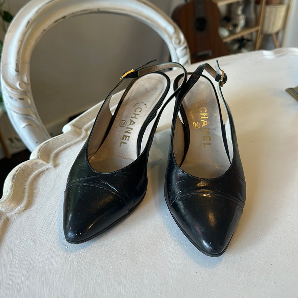 LAST CHANCE Chanel black classic slingback vintage